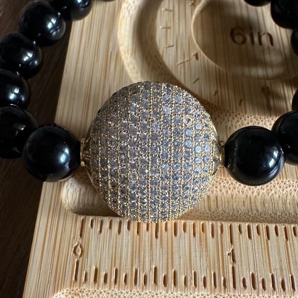Polished 10mm Onyx w/ Gold Crystal Pave Center - Picture 5 of 7